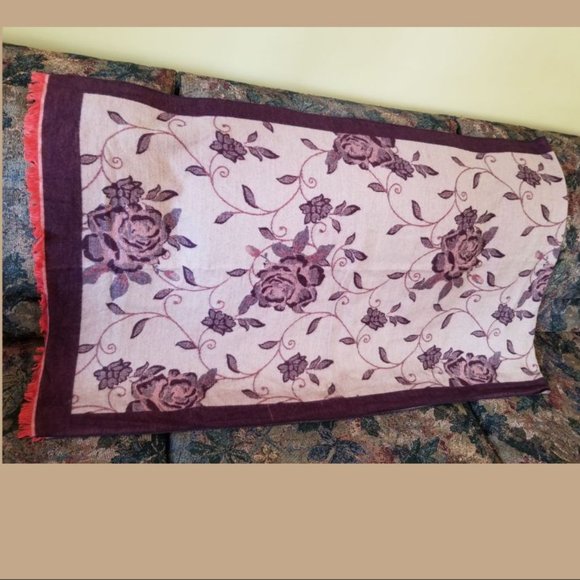 Thick, soft, silk scarf, intricate, flowers/leaves pattern, double sided - Picture 3 of 10